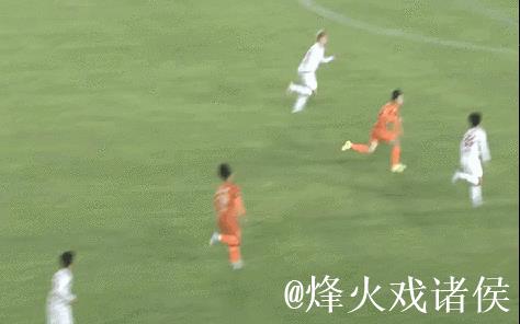 球迷不满裁判放过Semenyo锁喉动作未判红牌