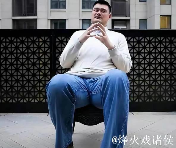 姚明曾最胖体重约400斤，球员时期峰值280斤，如今减肥轻120斤，体重回落至281斤，引发网友热议